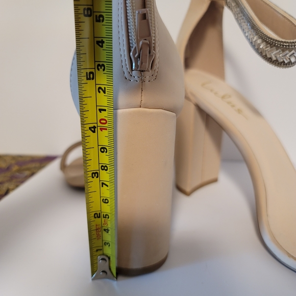 Sandals - Picture 5 of 6